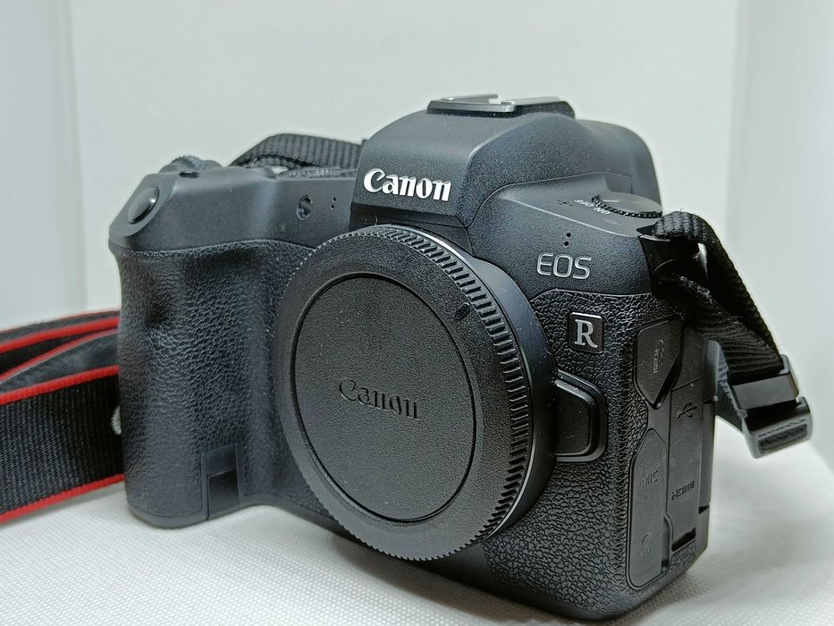 Canon EOS R - doar body - folosit in regim amator - 6702 cadre
