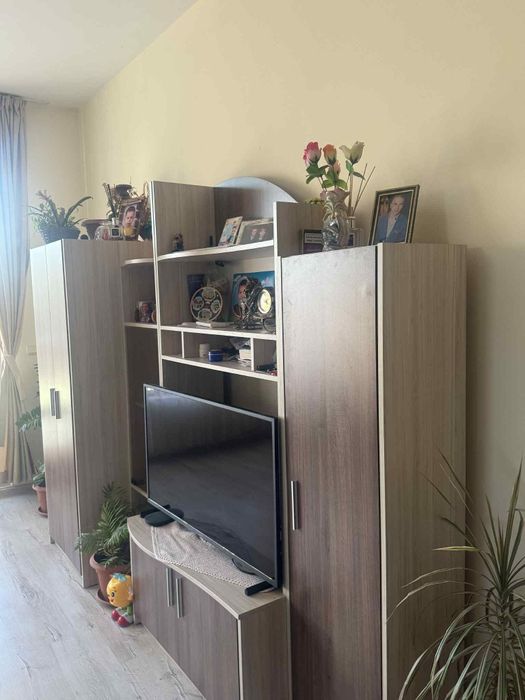 Модерна холна секция в отлично състояние