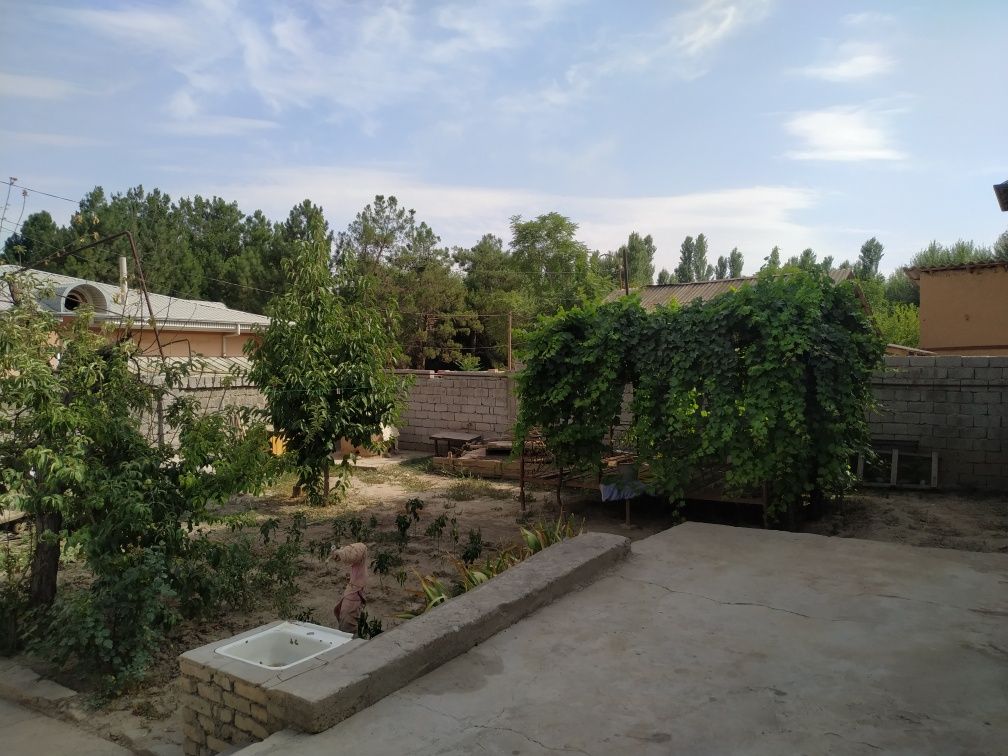 Hovli sotiladi 4 sotix Gorparkda yoki doʻmga almashamiz