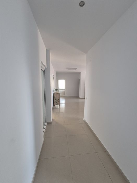 Spatiu central birouri cabinete