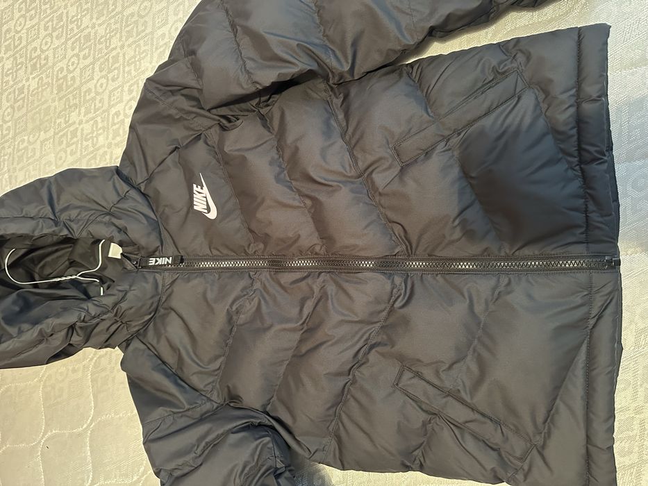 Продавам яке на Nike