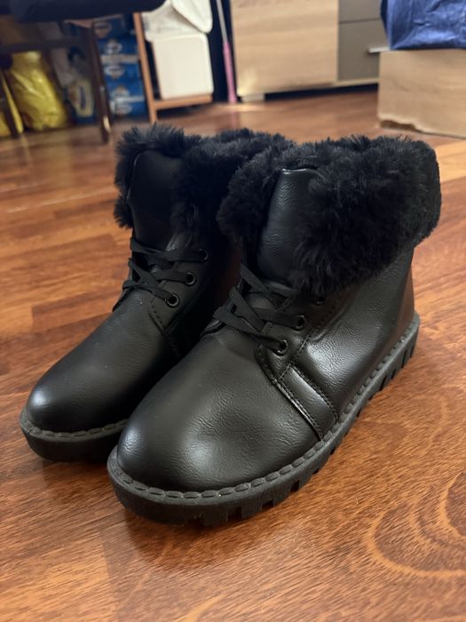 Дамски обувки номер 40 и 38