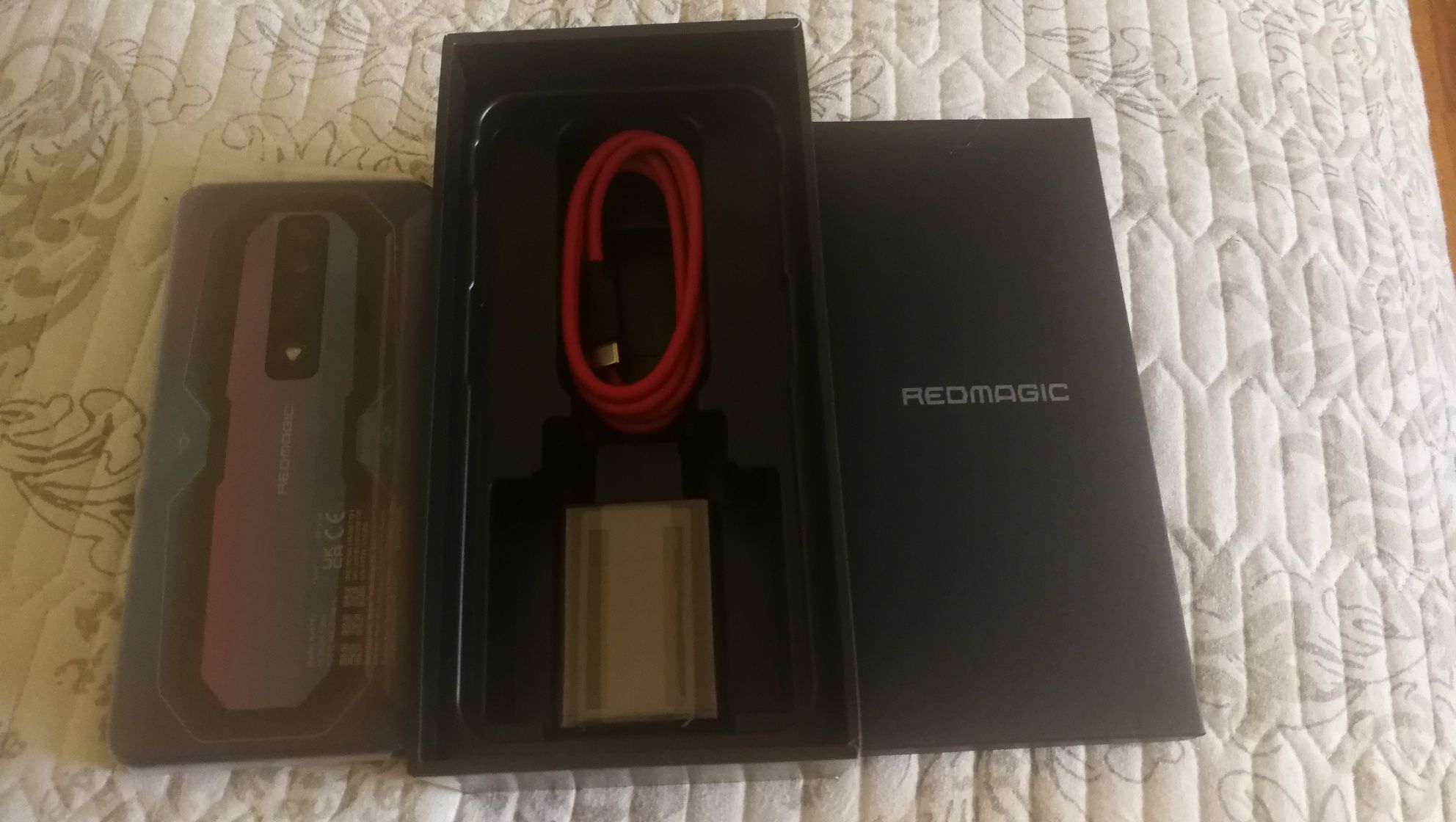 Redmagic 7. 16/256…, 165 Hz, 5G, Pulsar.