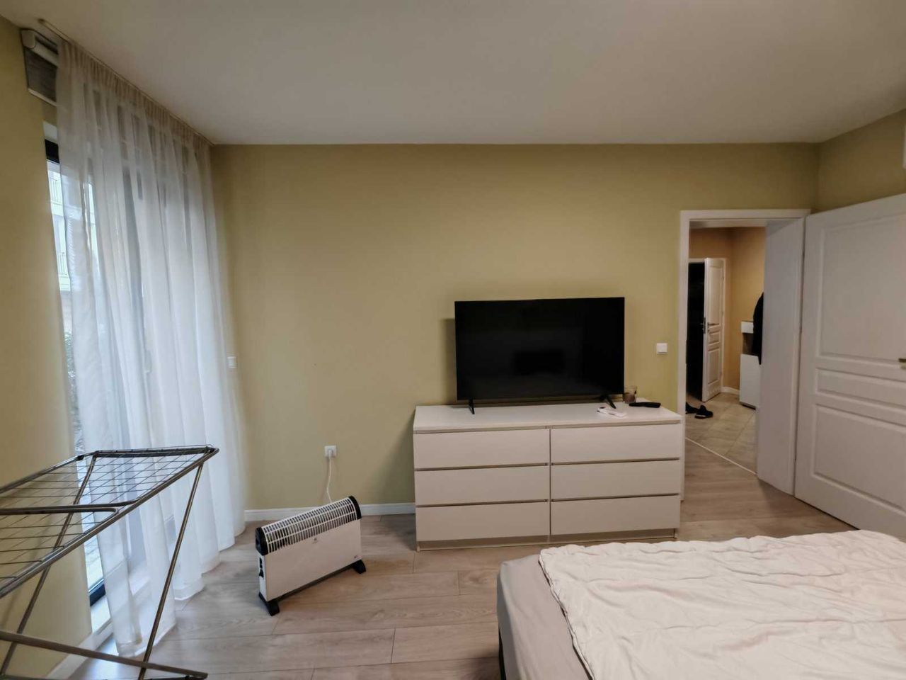 Дава се под наем Двустаен апартамент в Варна, Бриз - 84 кв.м за 600 € - Снимка #7