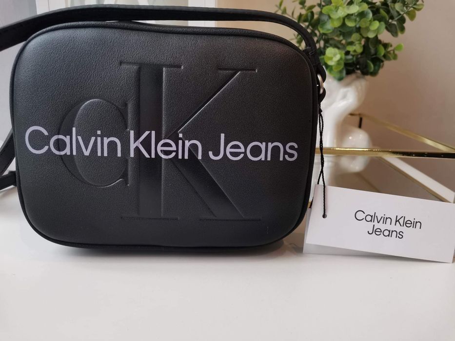 Calvin Klein чанта