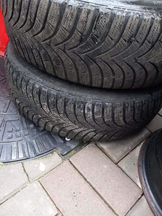 Vând 2 cauciucuri pereche 185/65/15 iarna