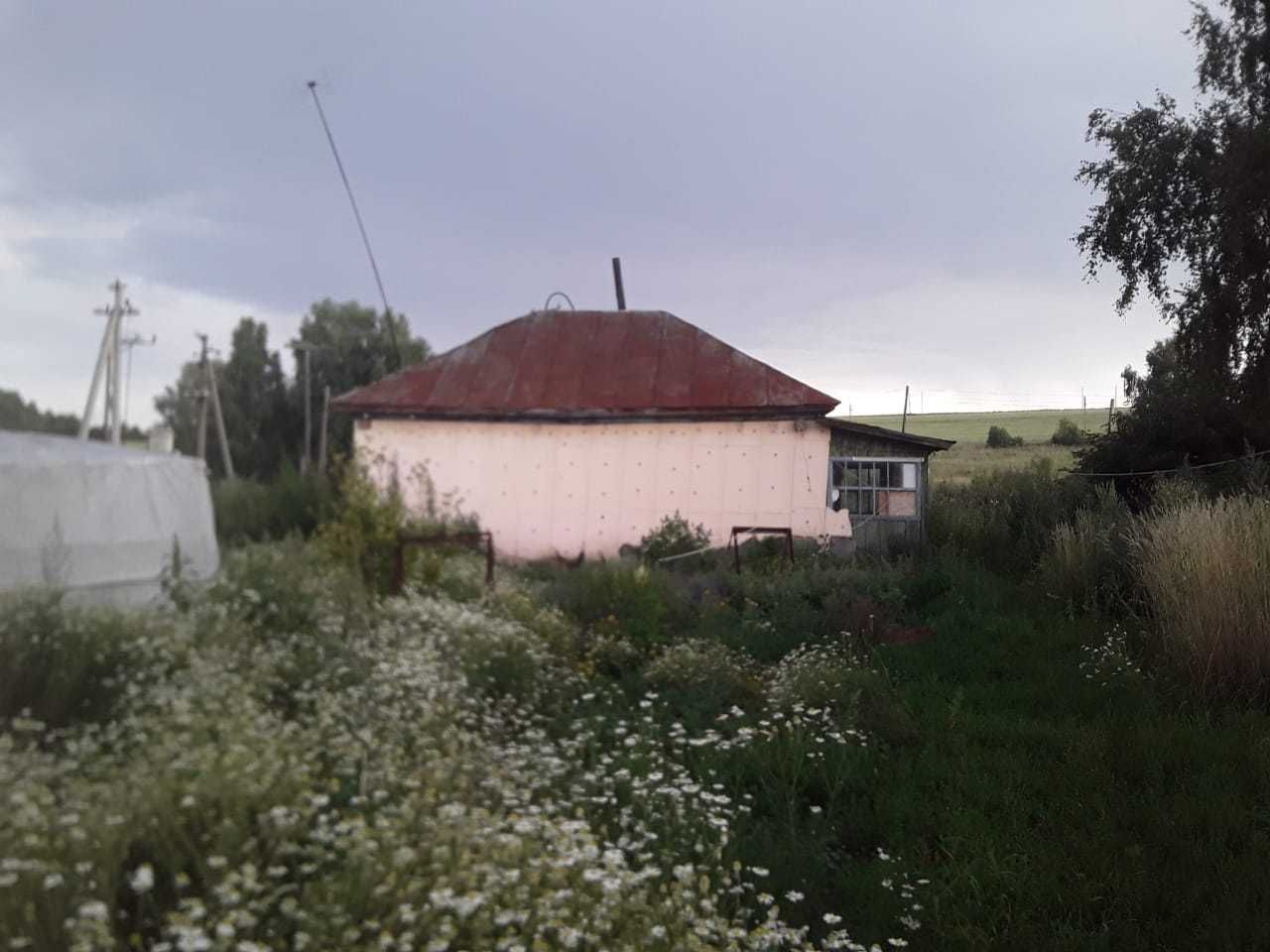 Продам 2 дома и 2 земельных делимых участка с.Бобровка вко 0.8Га,торг