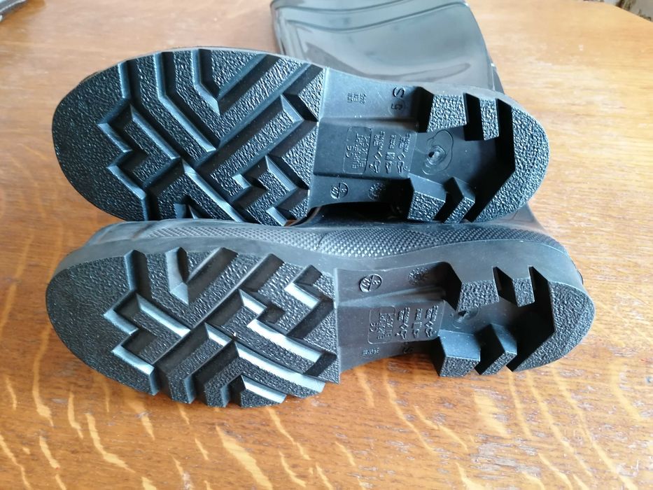 Vin Ploile, aveti nevoie de Cizme cauciuc