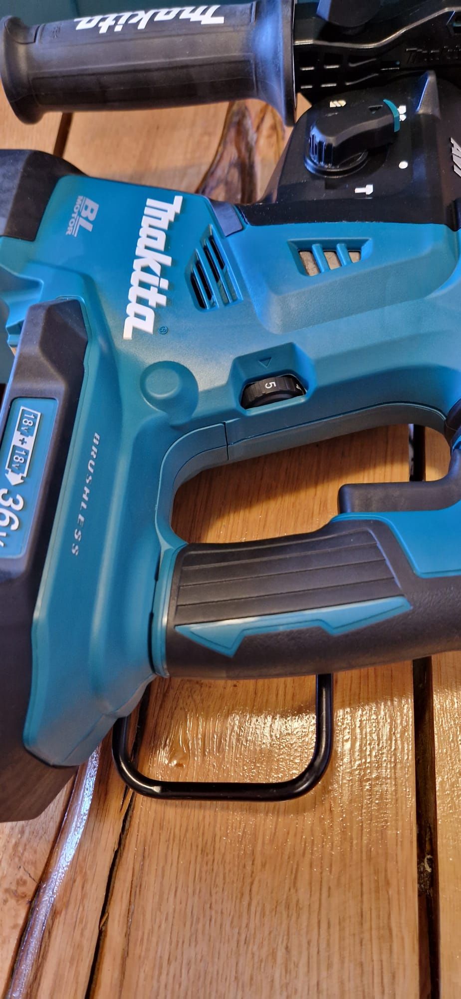 Makita rotopercutor pe acumulator nou
