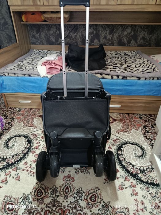 Срочно продаётся коляска складывается как чемодан. Киргили