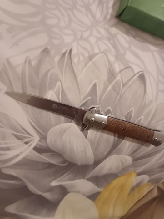 Vând briceag stiletto columbian 23 cm