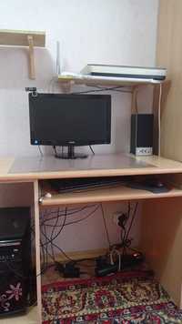Компьютерный стол и шкаф