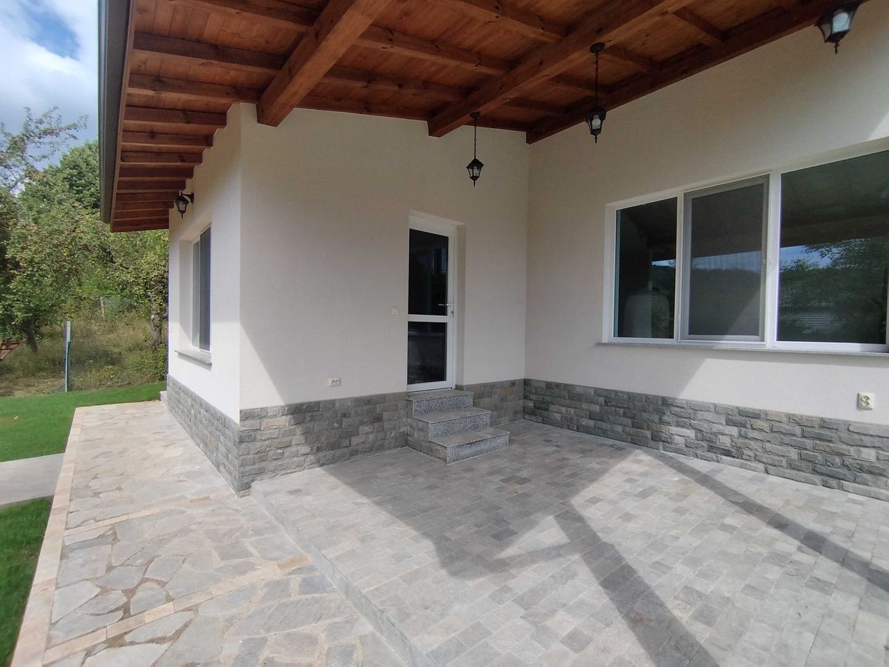 Продава се Къща в с. Драгичево, Област Перник - 226 кв.м за 1585 €/кв.м - Снимка #7
