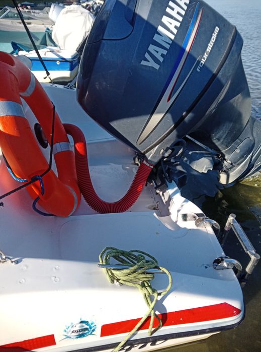 Barcă cu motor Yamaha 80 cp injecție