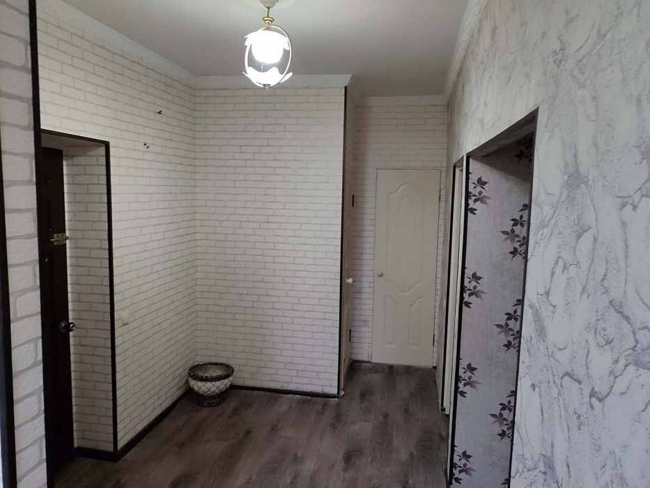 Эски Сергили 2/1/4 77серия 60 м² ремонтли уй сотилади.