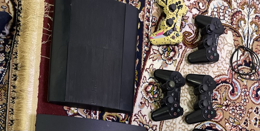 Playstation Ps3 sotiladi + 4ta joystick