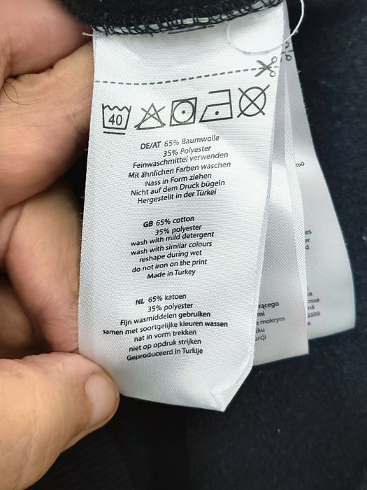 Hanorac marca  FC Bayern Munchen mărime S culoare neagra