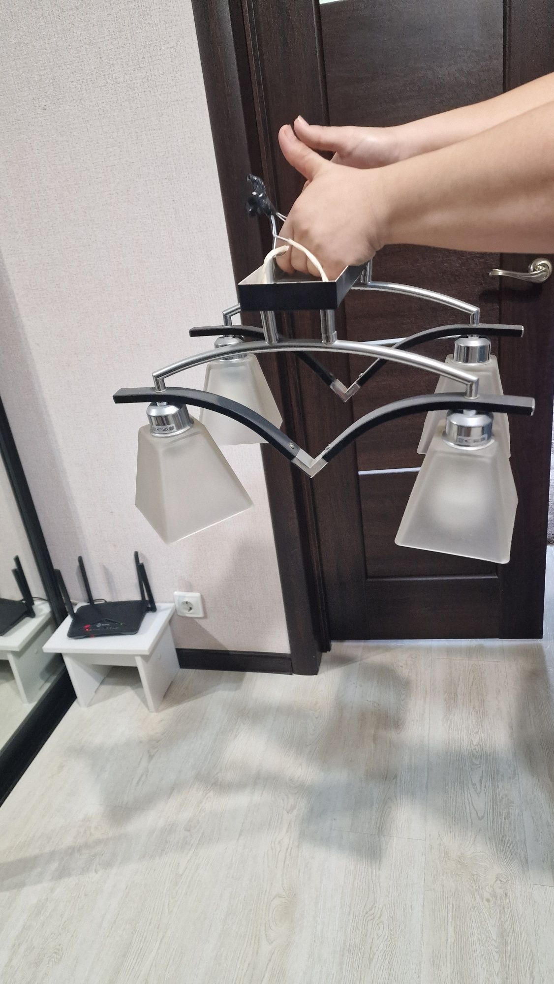 Продам люстру чётырёхрожковую