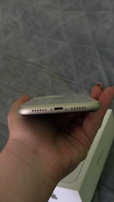 iPhone 11 / 64GB / White *КАТО НОВ*