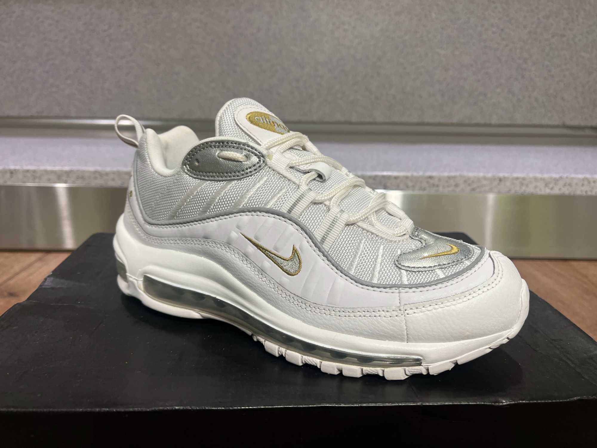 ОРИГИНАЛНИ *** Nike Air Max 98 / White Metallic Silver Gold