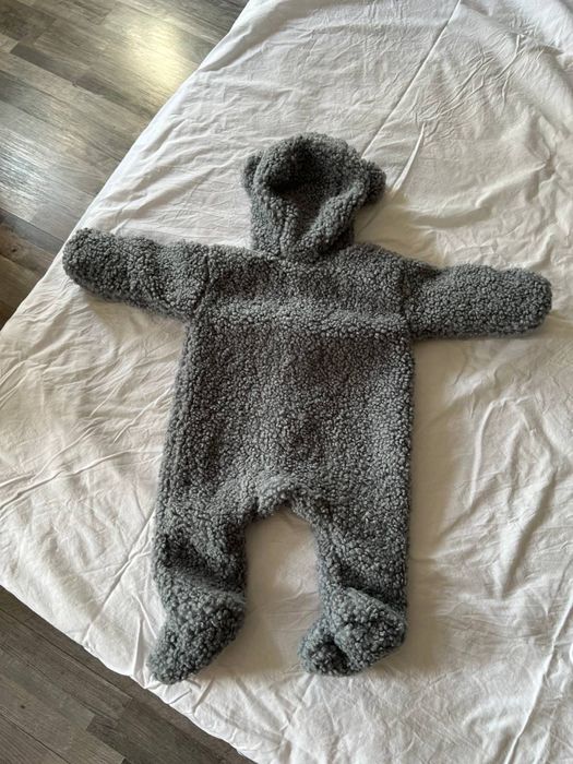 Продам в холодную погоду комбинезон для малыша