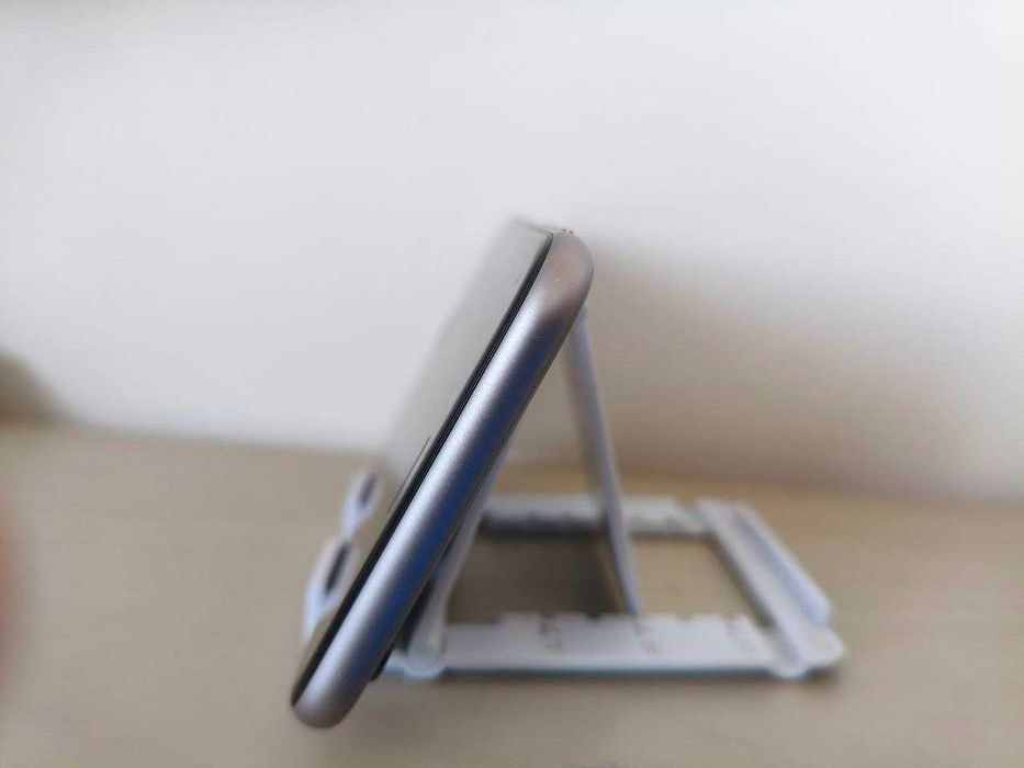 Apple iPhone 6S 64GB фабрично отключен телефон, без забележки като нов