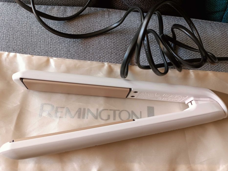 Placa de indreptat parul Remington PROluxe albă