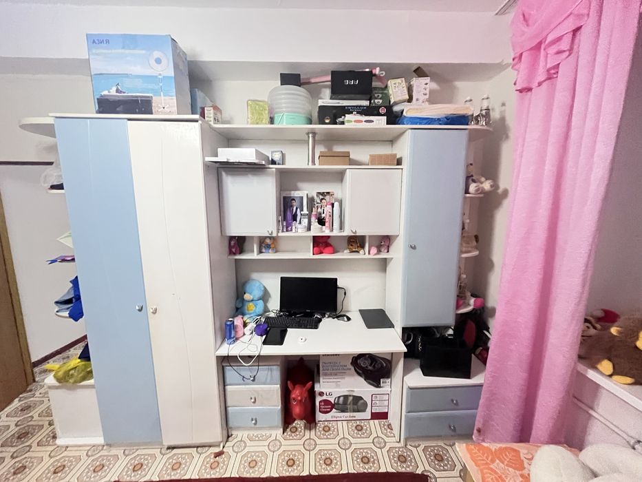 Стенка продается не дорого немного рук и как новая )