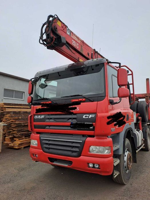 De vanzare Autoutilitara marca DAF transport busteni cu macara