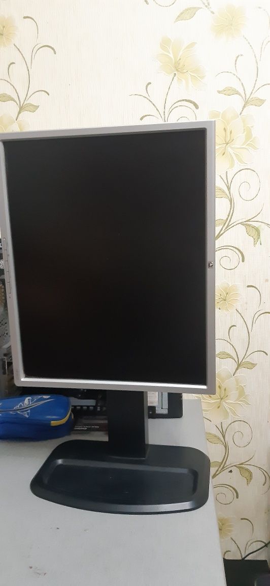 Monitor hp1955 zor xolatda