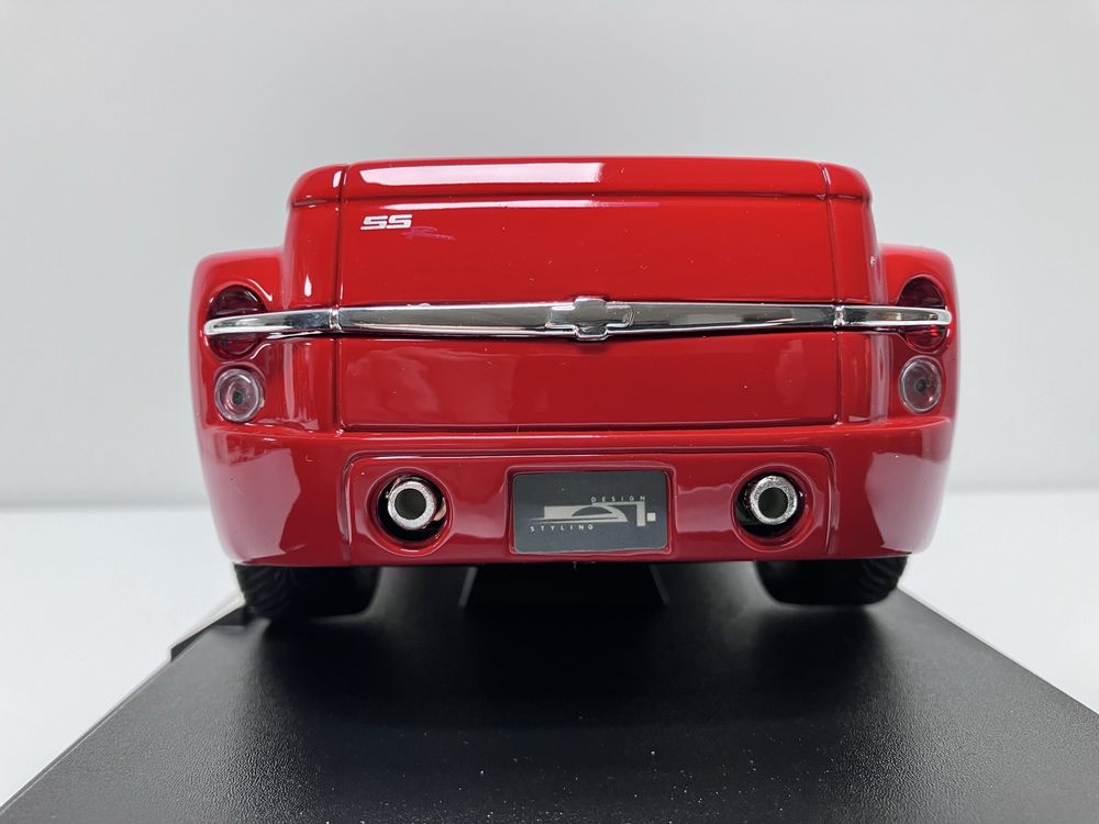 macheta auto Chevrolet SSR concept 2000 maisto 1/18