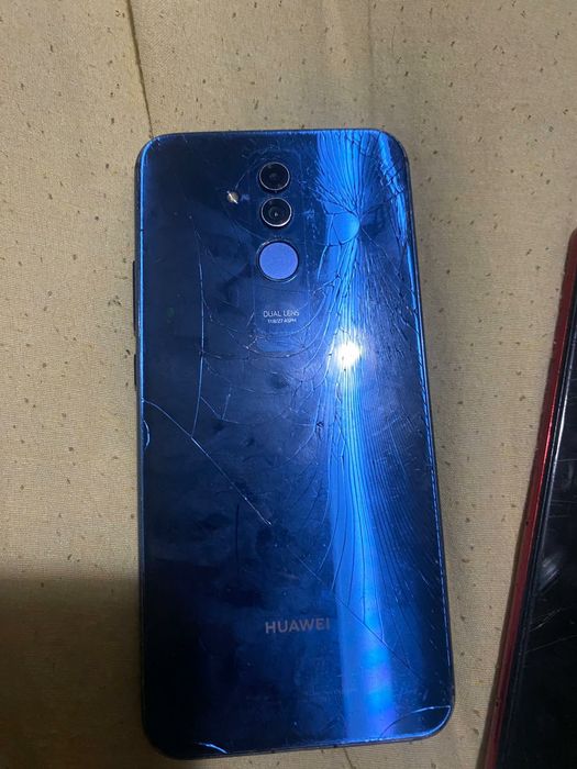 Schimb 2 telefoane pe unul