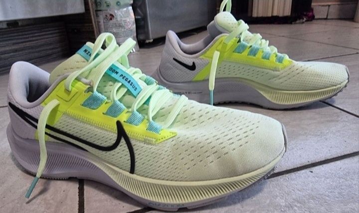 Nike Air Zoom Pegasus 38 дамски маратонки номер 39