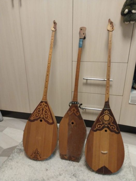 Домбыра. Поменять струны только