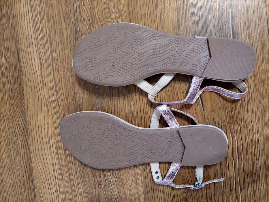 Sandale cu talpa joasa