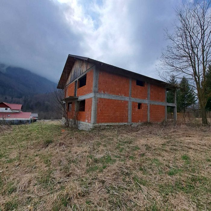 Vând /Schimb! Imobil constructie la rosu plus teren 2151