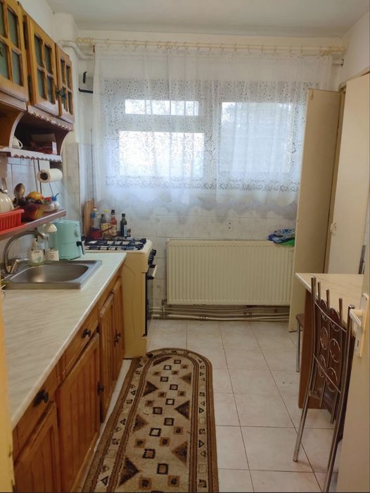 Vand apartament 3 camere decomandat zona General Christian Tell