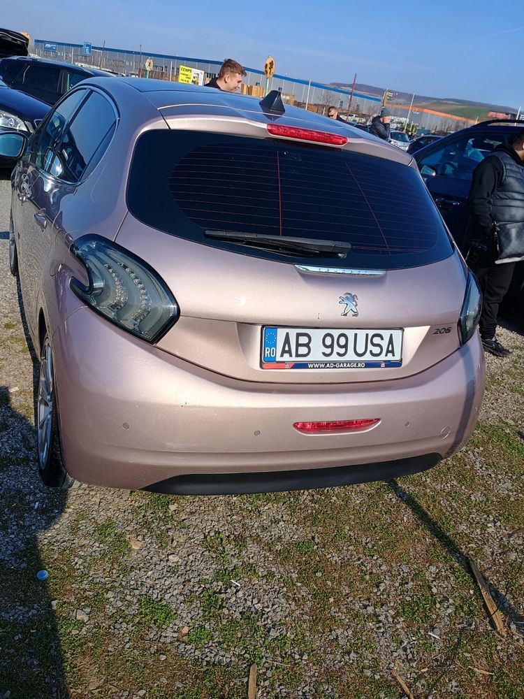 Peugeot 208 1.6 benzina