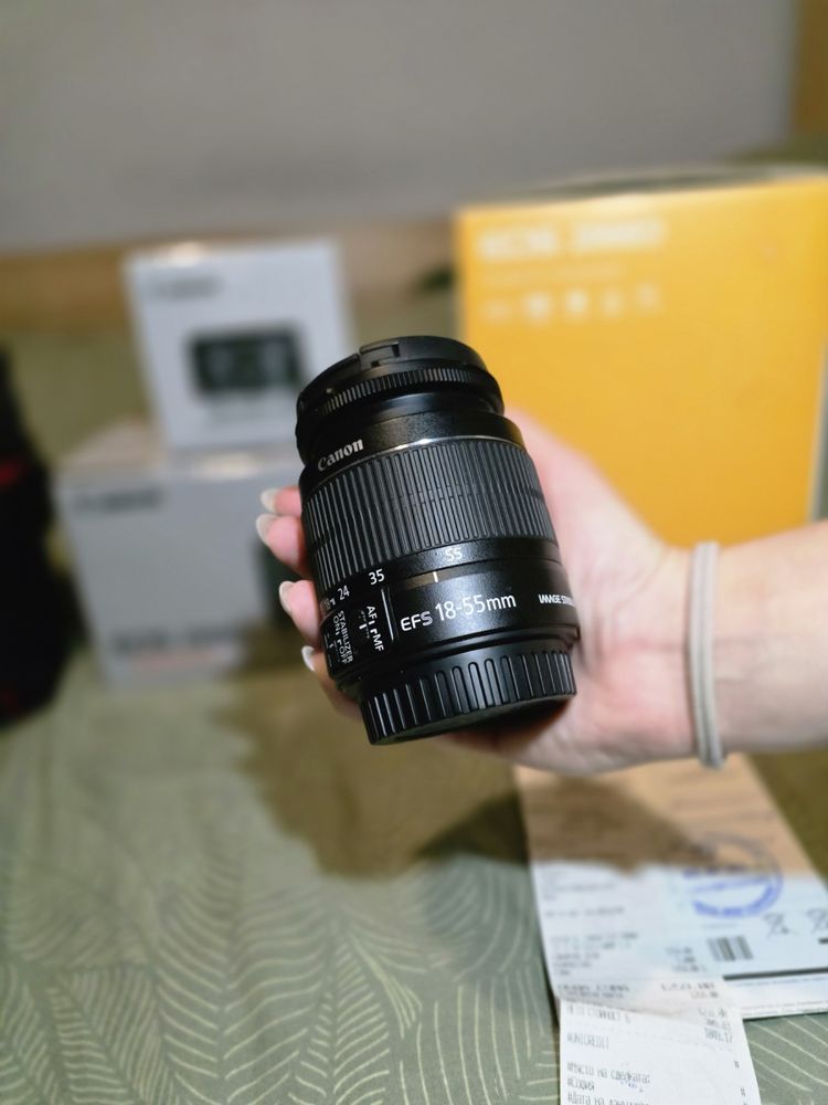 DSLR фотоапарат Canon EOS 2000D + 2 обектива