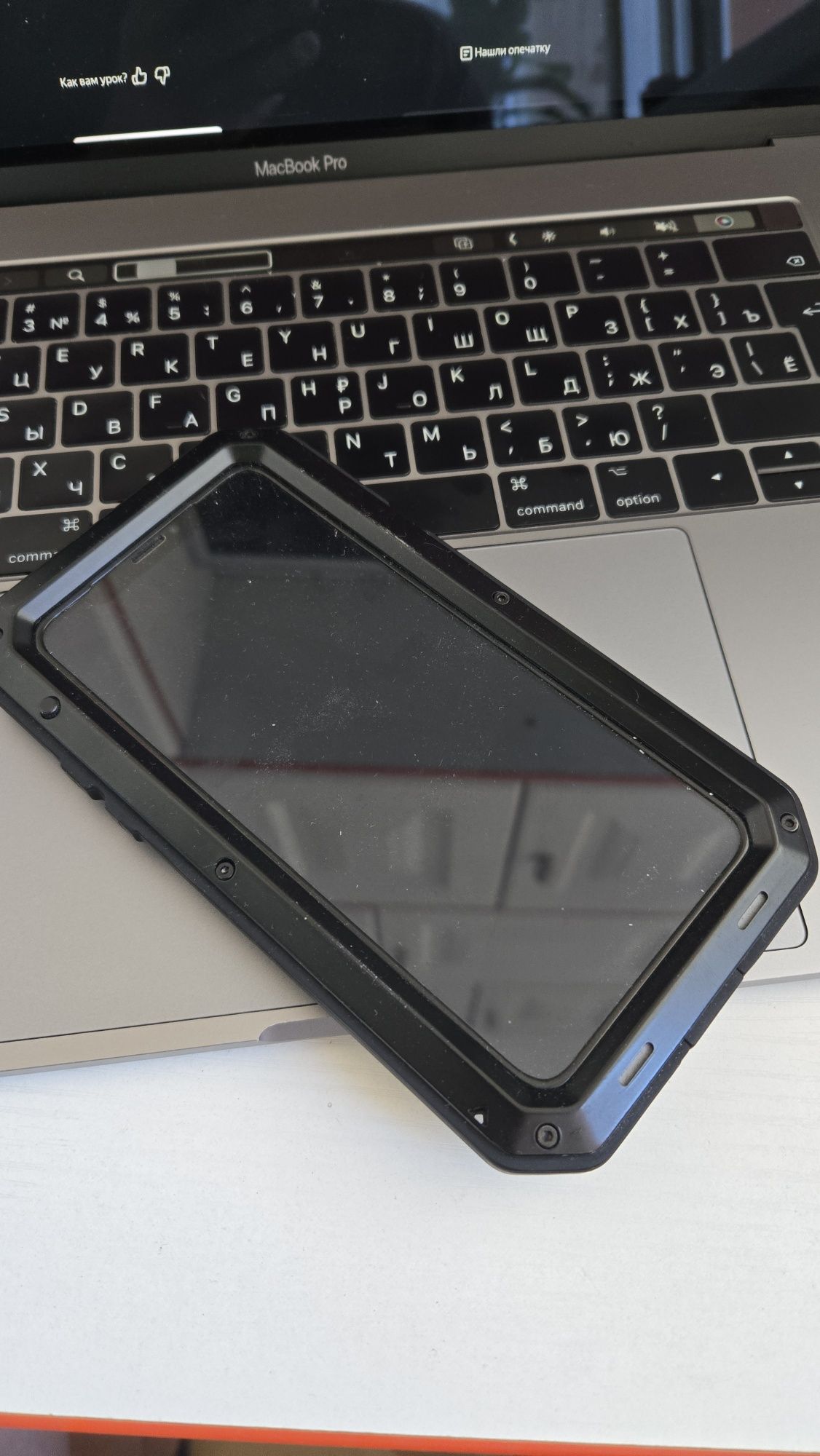 Обменяю 2 Iphone XR 64 x 64