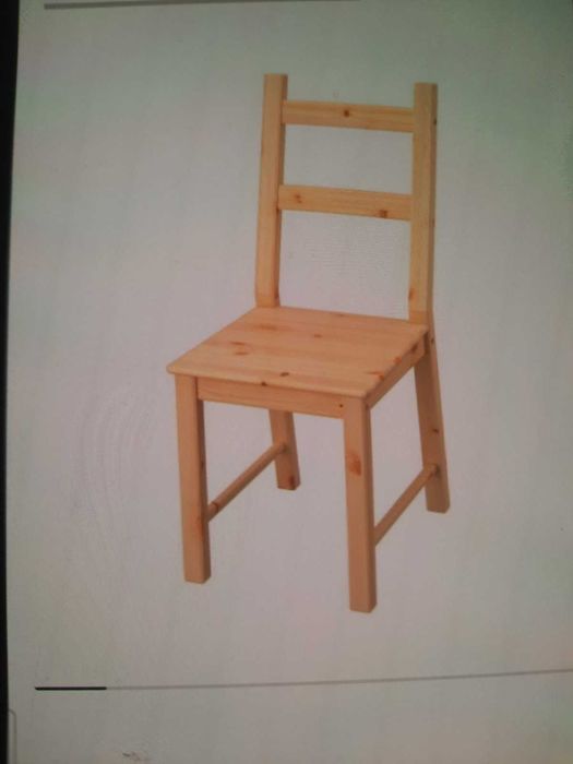 Продавам четири дървени стола