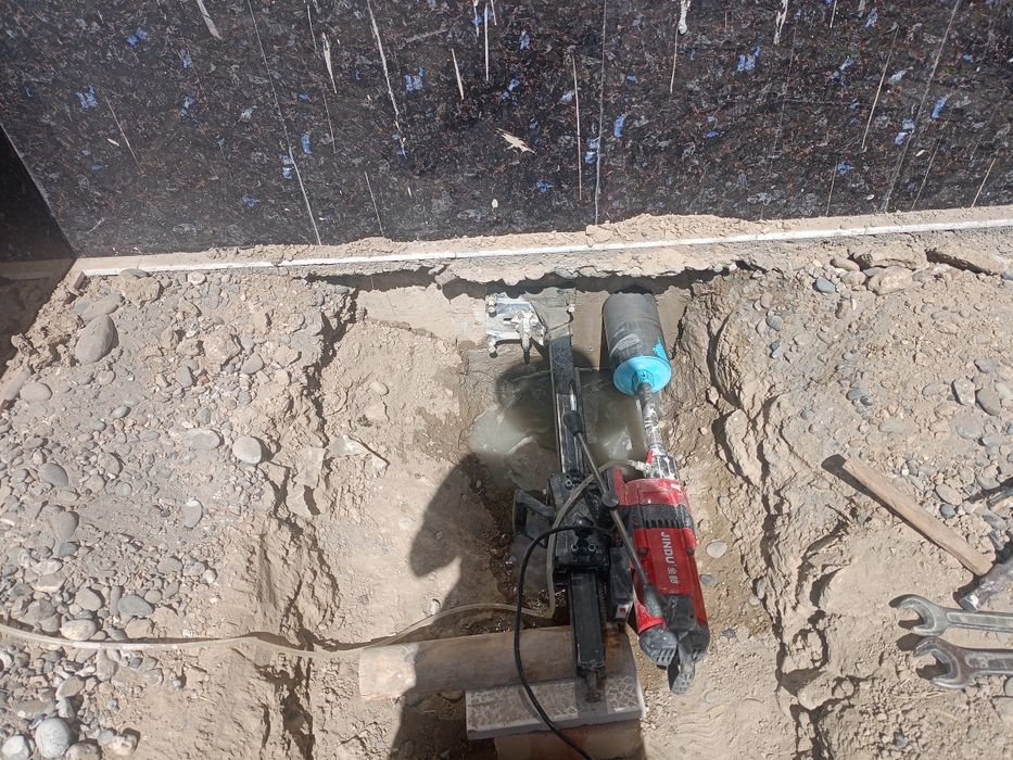 Бетон тешамиз канализация турбалар утказишга  тешик очамиз теш