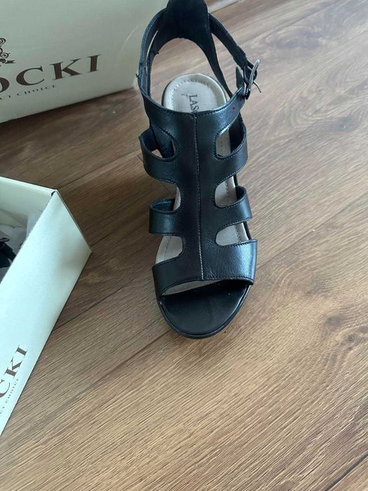 Дамски сандали от естествена кожа