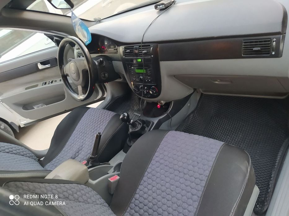 Ласетти 1.8 сотилади