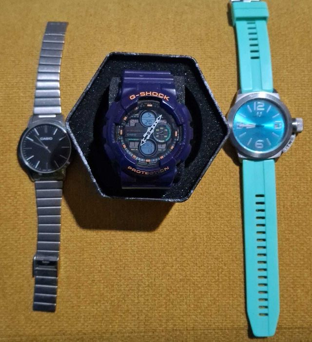 Vând 3 ceasuri ( 2 Casio, 1 Tw Stele )