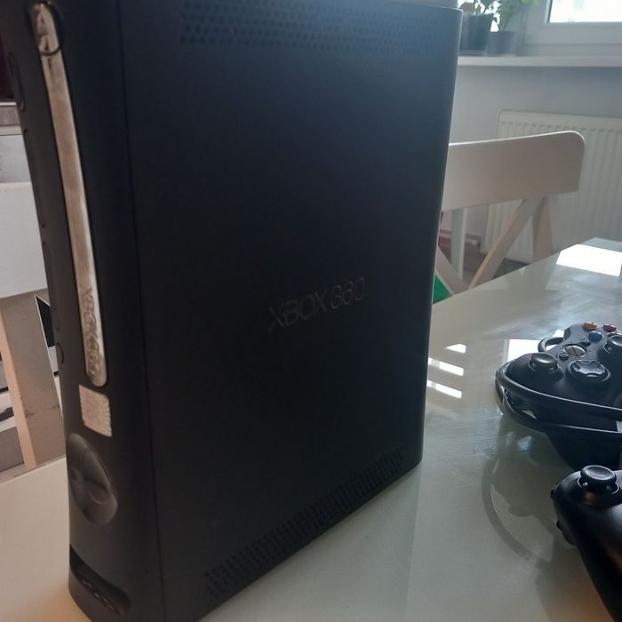 Consola XBOX 360, 2 Controllere, HDD 120GB, Jocuri