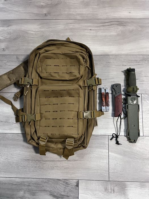 Rucsac + briceag+ cleste multifunctional + cutit vanatoare