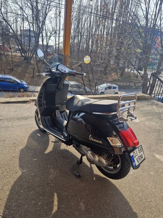 Piaggio Vespa GTS 125