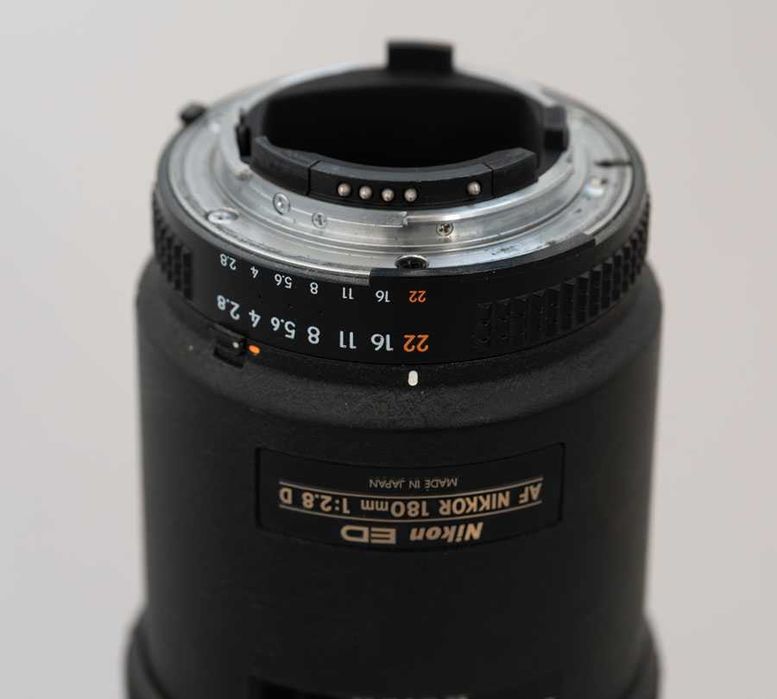 Obiectiv Nikon AF-D 180 f/2.8 ca nou