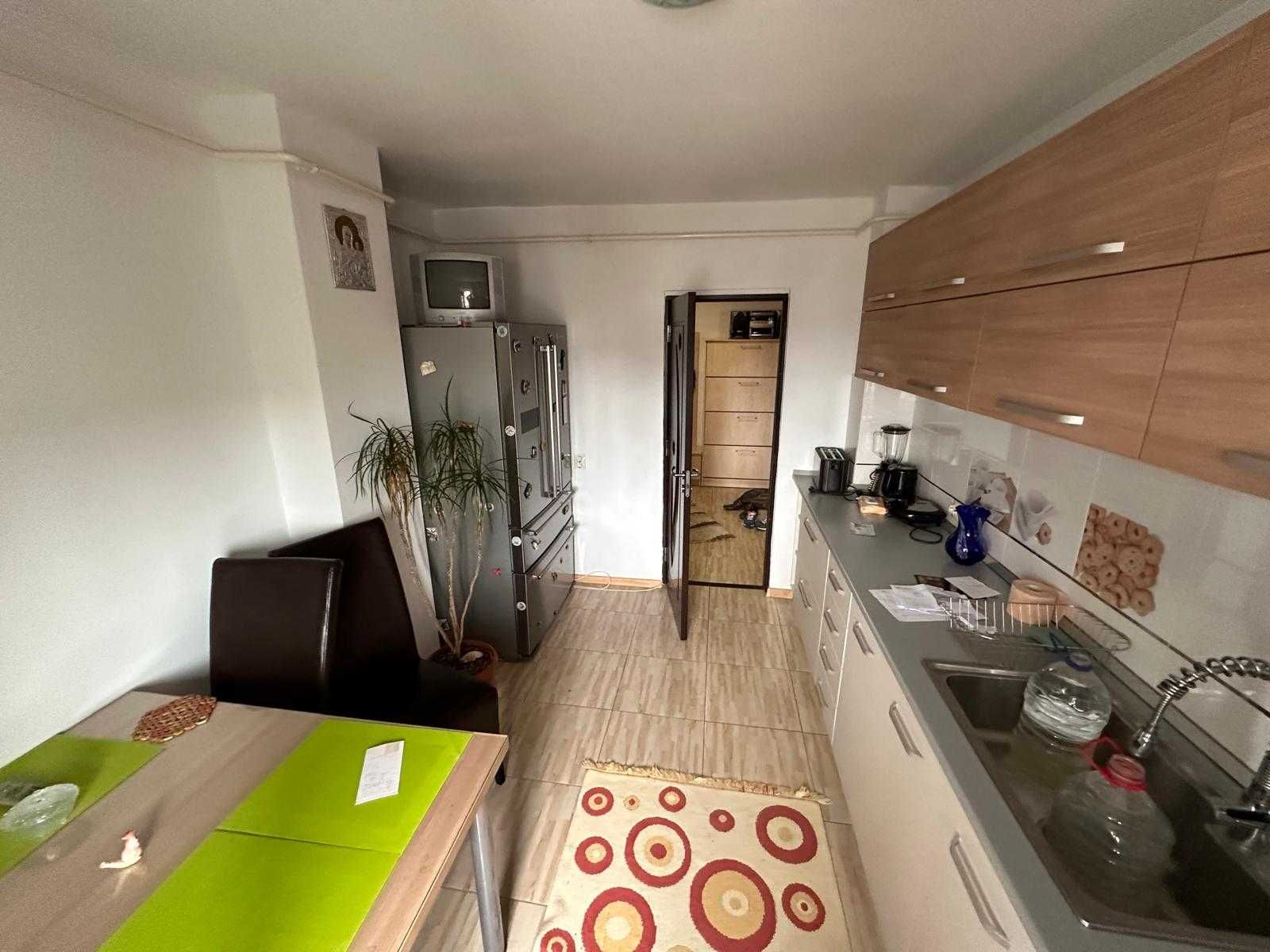 Proprietar , inchiriez apartament 3 camere cu vedere la Mall